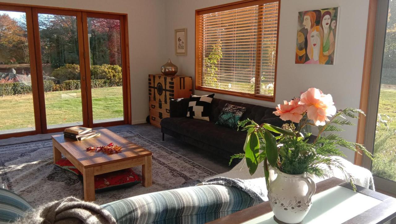 דירות Waikuku Rose & Stream Retreat מראה חיצוני תמונה