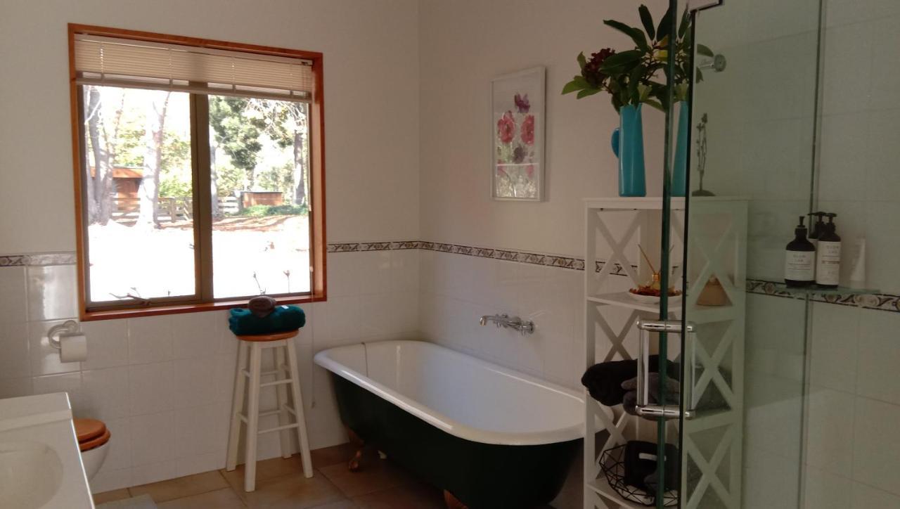 דירות Waikuku Rose & Stream Retreat מראה חיצוני תמונה