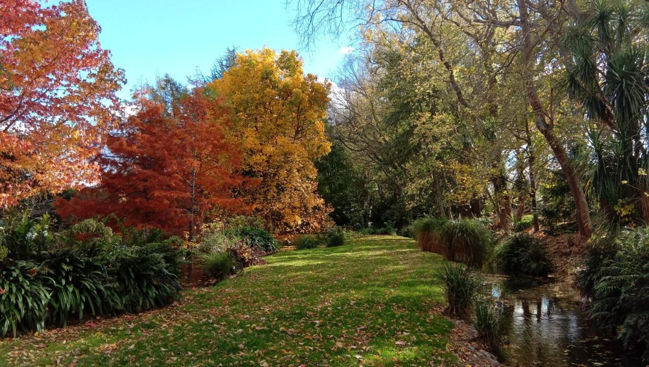 דירות Waikuku Rose & Stream Retreat מראה חיצוני תמונה
