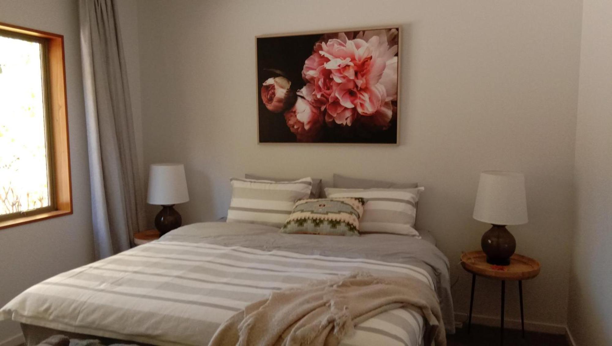 דירות Waikuku Rose & Stream Retreat חדר תמונה